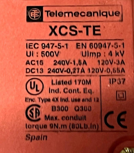 Telemecanique XCS-TE Safety Interlock Switch 500 Volts 4KV With XCS-713 Key