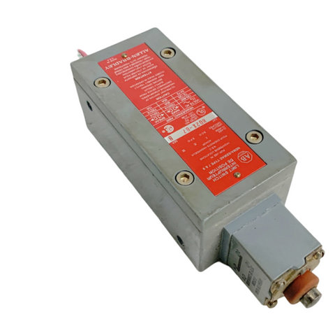 Allen-Bradley 802X-B7 Limit Switch Series B 120-600V NEMA Type 7/9