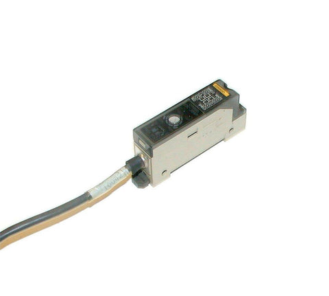 OMRON   E3C-JB4P  PHOTOELECTRIC SENSOR  12-24 VDC