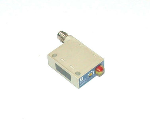 TELEMECANIQUE   XUM-L   PHOTOELECTRIC SENSOR 12-24 VDC PNP