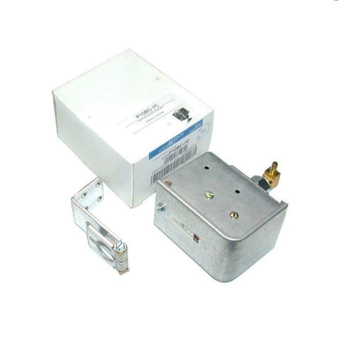 New Johnson Controls  P10BC-7C  Low Pressure Control Unit 3-20 PSIG Max.